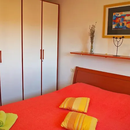 Bassa 2+2 Pax, 400m From The Beach In * Fažana