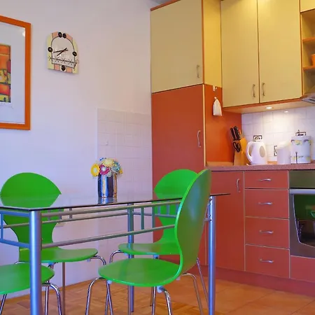Bassa 2+2 Pax, 400m From The Beach In Apartamento *