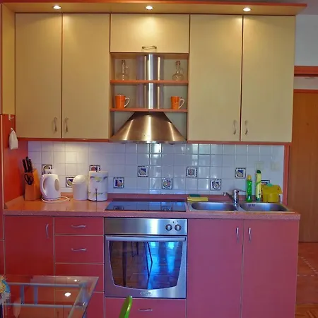Bassa 2+2 Pax, 400m From The Beach In Fažana