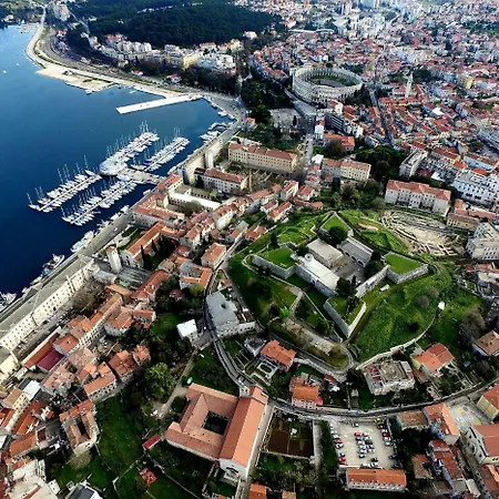 Bassa 2+2 Pax, 400m From The Beach In Apartamento *
